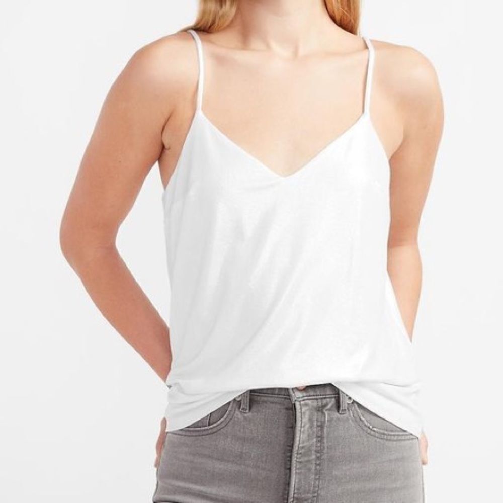 ✨ Metallic V-Neck Downtown Cami✨